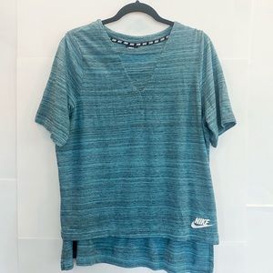 Nike women’s short sleeve shirt